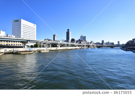 In 2021, the scenery of the Sumida River in Tokyo In 2021, the scenery of the Sumida River in Tokyo 86173055
