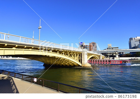 In 2021, the scenery of the Sumida River in Tokyo In 2021, the scenery of the Sumida River in Tokyo 86173198