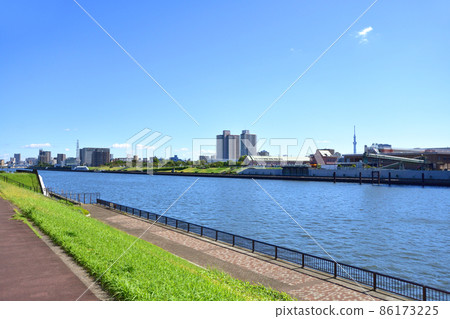 In 2021, the scenery of the Sumida River in Tokyo In 2021, the scenery of the Sumida River in Tokyo 86173225