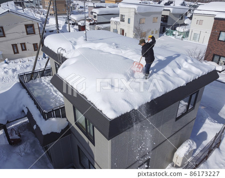 Roof snowing 86173227