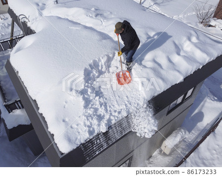 屋頂下雪 86173233