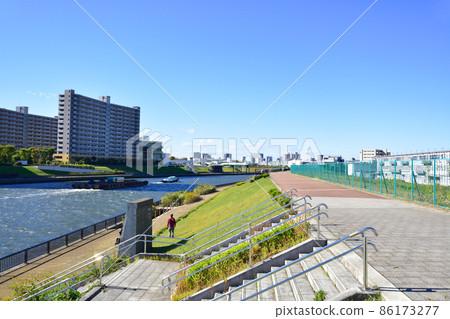 In 2021, the scenery of the Sumida River in Tokyo In 2021, the scenery of the Sumida River in Tokyo 86173277