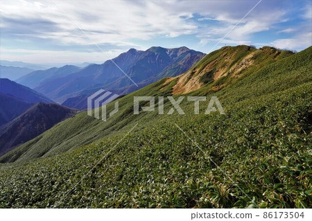 The ridgeline of Mt. Tanigawa from Mt. Nanatsugo 86173504