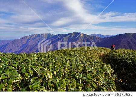 牧畑山、笹原山和七鄉山的登山者 牧畑山、笹原山和七鄉山的登山者 86173623