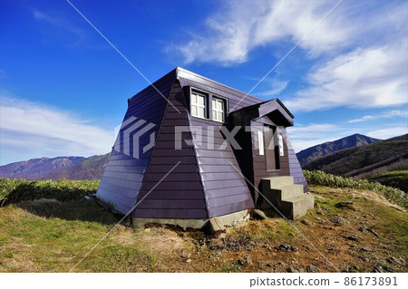 谷川山的白色坍塌避難小屋 谷川山的白色坍塌避難小屋 86173891
