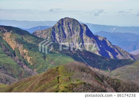 旭岳方向的大元田山 86174238