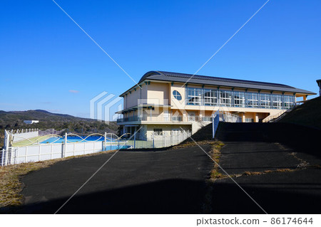 岡山縣加賀區吉備中央町圓城小學 3 岡山縣加賀區吉備中央町圓城小學 3 86174644