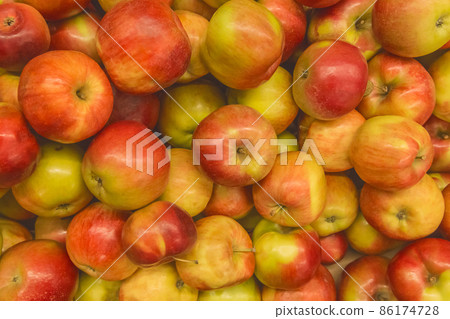 Red ripe apples fresh fruit healthy food on supermarket counter background 86174728