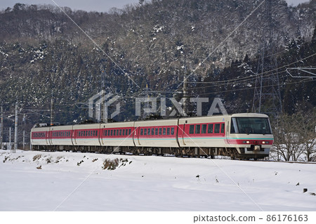 白美線 黑坂新站 JR 西 381 系列全景組織(米子)八雲 白美線 黑坂新站 JR 西 381 系列全景組織(米子)八雲 86176163