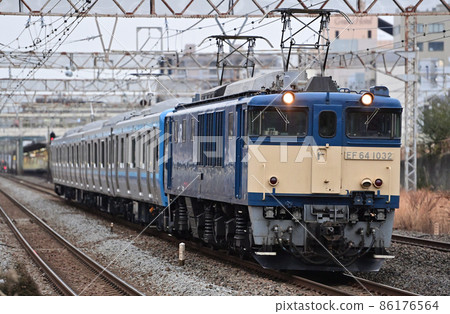 Tokaido Main Line Hiratsuka JR East EF64-1032 + E131 series 580 series G-12 formation Tokaido Main Line Hiratsuka JR East EF64-1032 + E131 series 580 series G-12 formation 86176564
