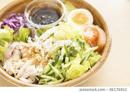 Delicious steamed chicken vegetable salad Delicious steamed chicken vegetable salad 86176932