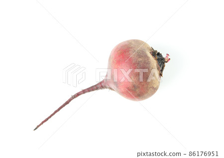 Ripe red beet isolated on white background Ripe red beet isolated on white background 86176951