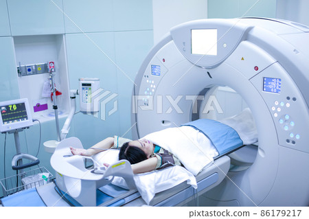 Patients screening on CT scanner. Patients screening on CT scanner. 86179217