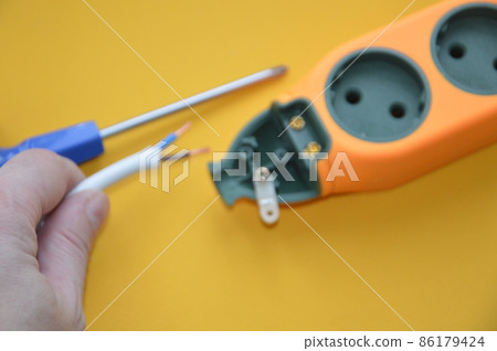 Creating a plug and socket Creating a plug and socket 86179424