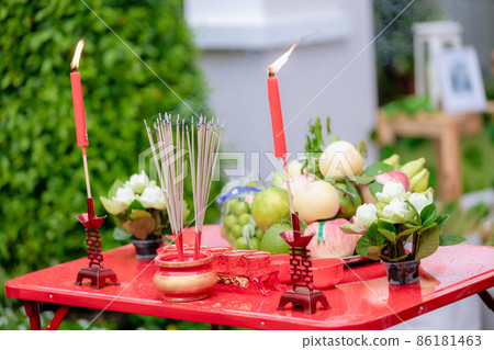 Traditional Chinese offerings for Gods. 86181463