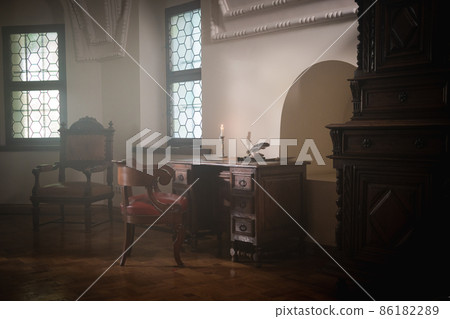 Old-fashion work place with quill pen in ink bottle on the table 86182289