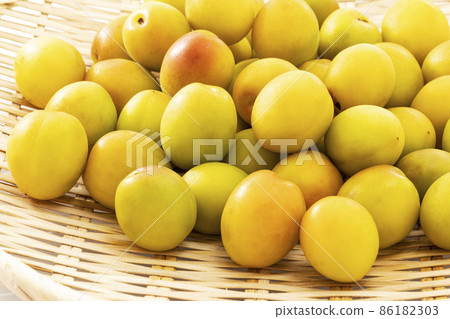 Minamitakaume on a colander 86182303