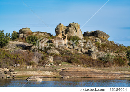 Los Barruecos Natural Monument, Malpartida de Caceres, Extremadura, Spain. 86184024