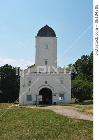 view of the vodovzvodnaya tower of Kolomenskoye Park in Moscow view of the vodovzvodnaya tower of Kolomenskoye Park in Moscow 86184288