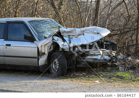 Car wreck 86184437