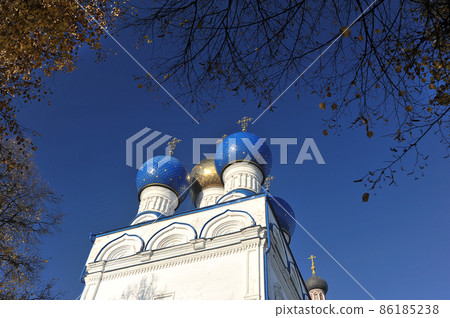 Archangel Cathedral in Bronnitsy in the autumn Archangel Cathedral in Bronnitsy in the autumn 86185238