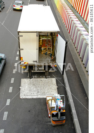 Truck 86185611