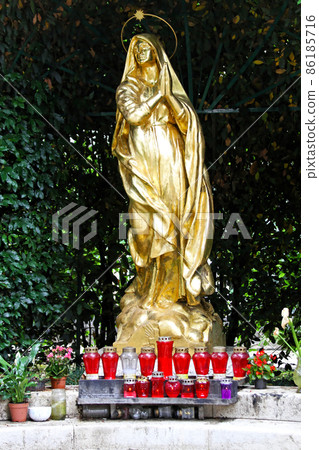 Golden Madonna statue 86185716