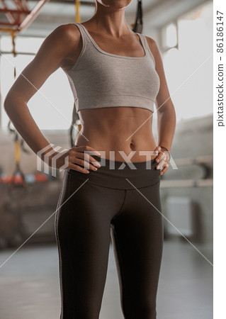 Young woman going in for sport in gym 86186147