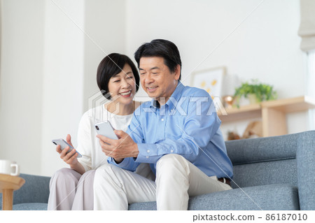 中間夫婦，中間男人，中間女人 86187010