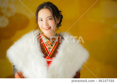 Brown furisode fur 86187588