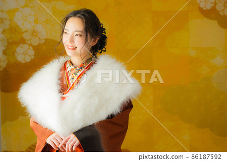 Brown furisode fur Brown furisode fur 86187592