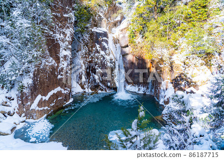 Winter Kakizore Valley Ushiga Falls [Nagano Prefecture] 86187715