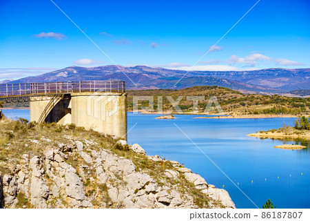 Viewpoint at lake Embalse de Aguilar, Spain Viewpoint at lake Embalse de Aguilar, Spain 86187807