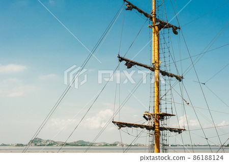 Cityscape of Guayaquil city at sunset with a view over the Malecon 2000 waterfront, Ecuador - sep, 2019 86188124