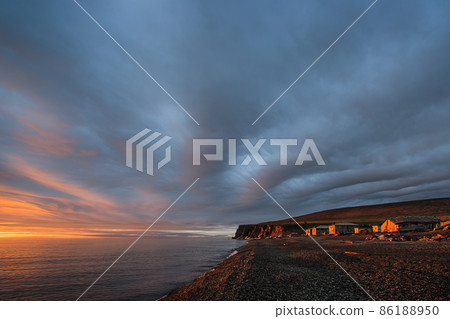 Summer sunrise on the coast of the Arctic Ocean 86188950