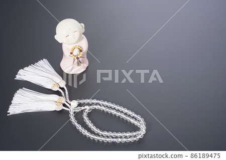 Japamala和骨頭持有人,法事,禮拜,佛教法事 Japamala和骨頭持有人,法事,禮拜,佛教法事 86189475