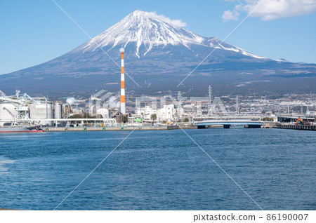 塔戈浦漁港和富士山 86190007