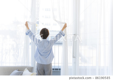 晨起簾女 晨起簾女 86190585