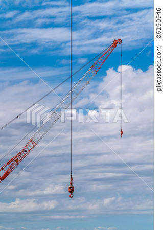 Large crawler crane blue sky 86190946