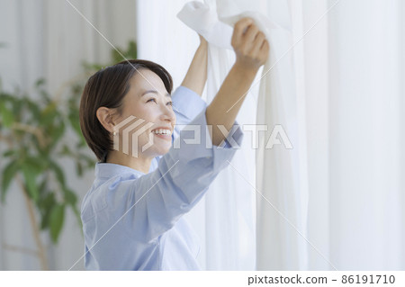 晨起簾女 86191710