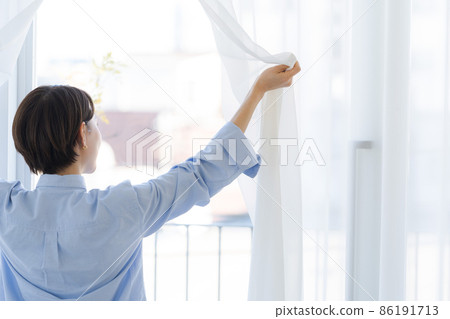 晨起簾女 晨起簾女 86191713