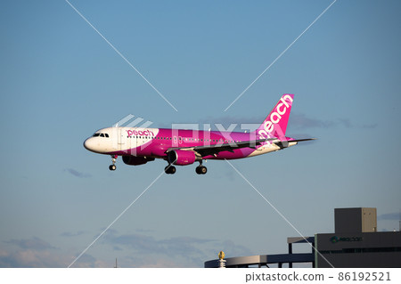 Peach aircraft in a position to land at Narita Airport Peach aircraft in a position to land at Narita Airport 86192521