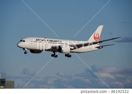 日本飛機準備降落在成田機場 86192522