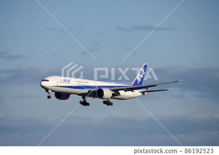 All Nippon Airways in a position to land at Narita Airport 86192523