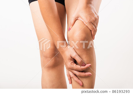 Woman holding her painful knee 86193293