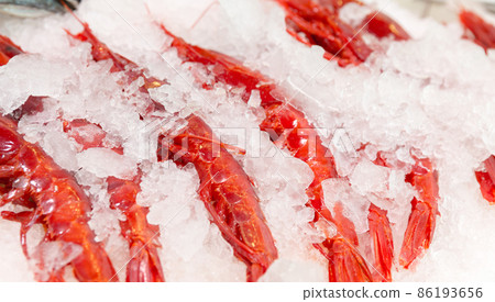 Carabinero shrimps on ice at local market Carabinero shrimps on ice at local market 86193656