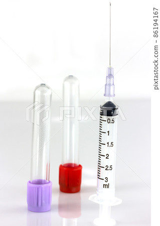 syringe tubes and needles isolate 86194167