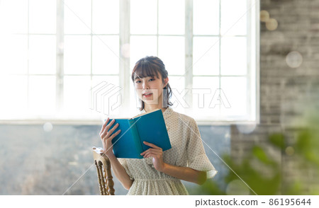 Female portrait 86195644