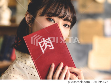 Female portrait 86195676