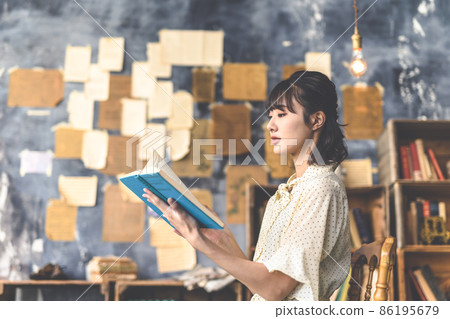 Female portrait 86195679